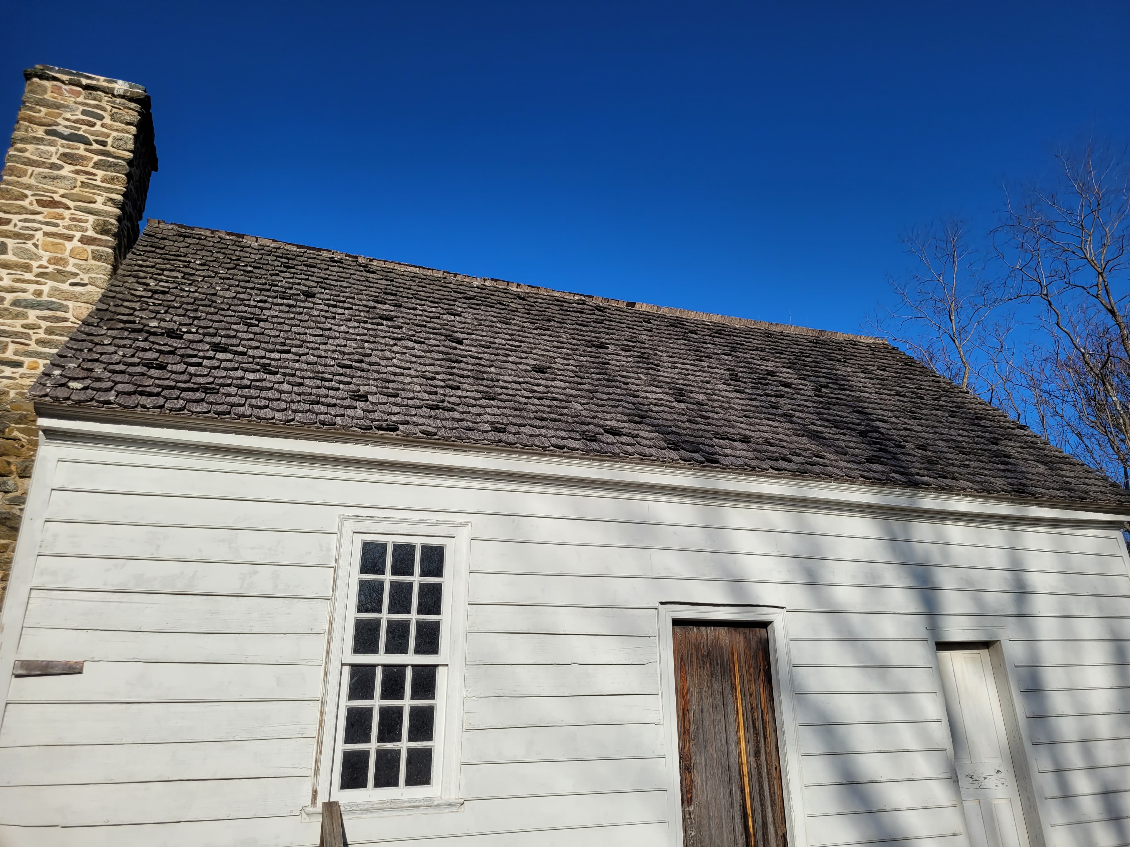 An image of the Hollow's split oak shingled roof